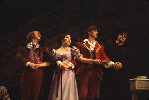 Daniel Sullivan (Bartolo), Shigemi Matsumoto (Rosina), Alan Titus (Figaro), John Walker (Count Almaviva), Il Barbiere di Siviglia, Gioachino Rossini. San Francisco Opera/SPOT, 1972. Photographer: Unknown/San Francisco Opera.