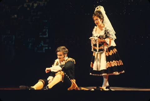 Lawrence Cooper (Masetto), Carol Malone (Zerlina), Don Giovanni, Wolfgang Amadeus Mozart. San Francisco Opera/SPOT, 1974. Photographer: Ron Scherl/San Francisco Opera.