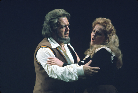 Louis Quillico (Miller), Katia Ricciarelli (Luisa Miller), Luisa Miller, Giuseppe Verdi. San Francisco Opera, 1974. Photographer: Carolyn Mason Jones/San Francisco Opera.