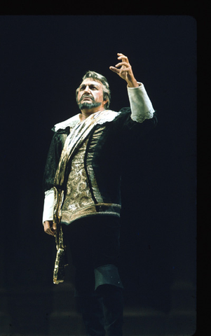 Giorgio Tozzi (Walter), Luisa Miller, Giuseppe Verdi. San Francisco Opera, 1974. Photographer: Carolyn Mason Jones/San Francisco Opera.