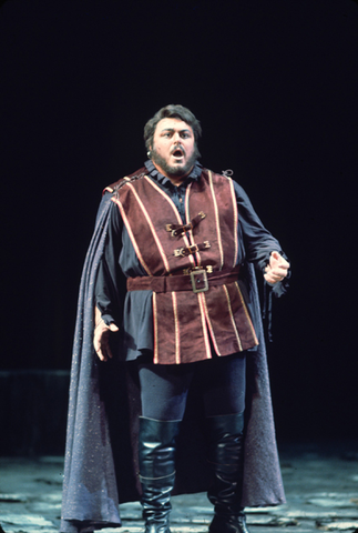 Luciano Pavarotti (Manrico), Il Trovatore, Giuseppe Verdi. San Francisco Opera, 1975. Photographer: Greg Peterson/San Francisco Opera.