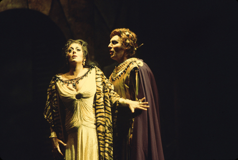 Tatiana Troyanos (Poppea), Eric Tappy (Nerone), L'Incoronazione di Poppea, Claudio Monteverdi. San Francisco Opera, 1975. Photographer: Ron Scherl/San Francisco Opera.