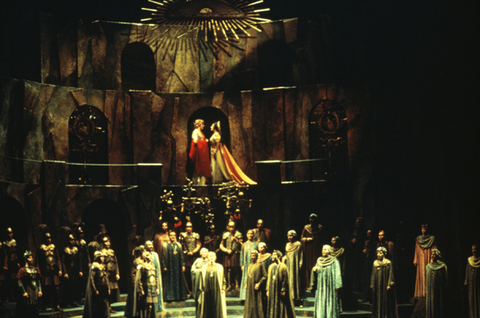 Eric Tappy (Nerone), Tatiana Troyanos (Poppea), Chorus, L'Incoronazione di Poppea, Claudio Monteverdi. San Francisco Opera, 1975. Photographer: Ron Scherl/San Francisco Opera.