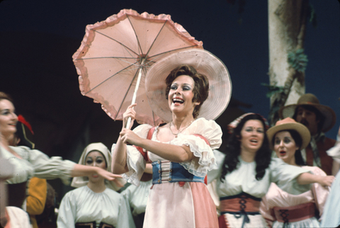 Judith Blegen (Adina), Chorus, L'Elisir d'Amore, Gaetano Donizetti. San Francisco Opera, 1975. Photographer: Greg Peterson/San Francisco Opera.