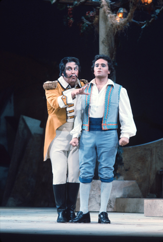 Ingvar Wixell (Belcore), José Carreras (Nemorino), L'Elisir d'Amore, Gaetano Donizetti. San Francisco Opera, 1975. Photographer: Greg Peterson/San Francisco Opera.