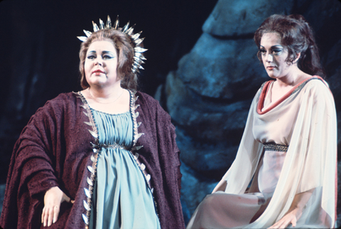 Rita Hunter (Norma), Tatiana Troyanos (Adalgisa), Norma, Vincenzo Bellini. San Francisco Opera, 1975. Photographer: Greg Peterson/San Francisco Opera.