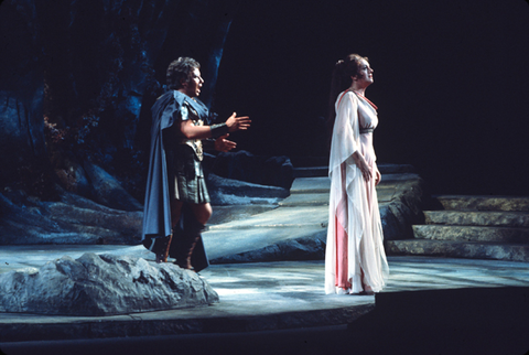 Robleto Merolla (Pollione), Tatiana Troyanos (Adalgisa), Norma, Vincenzo Bellini. San Francisco Opera, 1975. Photographer: Greg Peterson/San Francisco Opera.