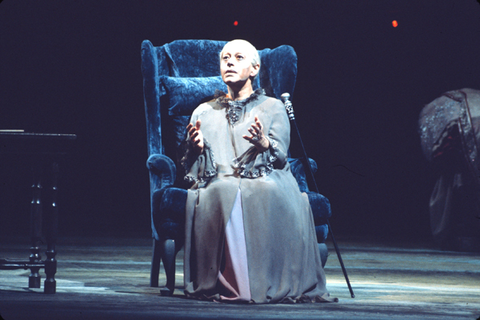 Regina Resnik (The Countess), Pikovaya Dama, Peter Ilyich Tchaikovsky. San Francisco Opera, 1975. Photographer: Greg Peterson/San Francisco Opera.