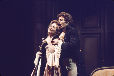 Heather Harper (Charlotte), Giacomo Aragall (Werther), Werther, Jules Massenet. San Francisco Opera, 1975. Photographer: Greg Peterson/San Francisco Opera.