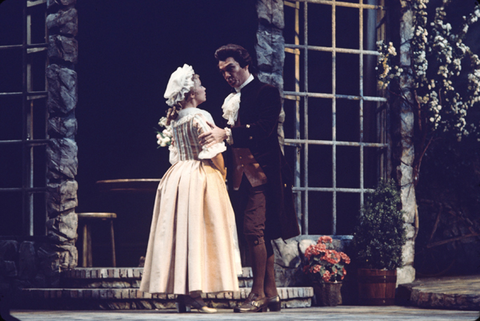 Carol Malone (Sophie), Ronald Hedlund (Albert), Werther, Jules Massenet. San Francisco Opera, 1975. Photographer: Greg Peterson/San Francisco Opera.