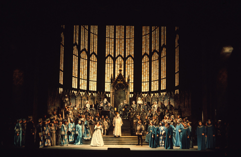 Kiri Te Kanawa (Amelia Grimaldi), Ingvar Wixell (Simon Boccanegra), Giorgi Merighi (Gabriele Adorno), Chorus, Simon Boccanegra, Giuseppe Verdi. San Francisco Opera, 1975. Photographer: Greg Peterson/San Francisco Opera.