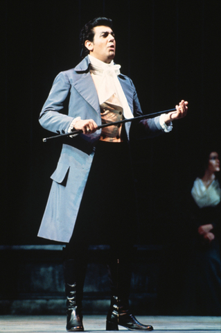 Plácido Domingo (Andrea Chénier), Andrea Chénier, Umberto Giordano. San Francisco Opera, 1975. Photographer: Greg Peterson/San Francisco Opera.