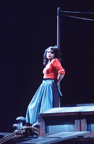 Brenda Roberts (Giorgetta), Il Tabarro, Giacomo Puccini. San Francisco Opera, 1975. Photographer: Greg Peterson/San Francisco Opera.