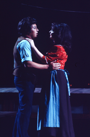 Robleto Merolla (Luigi), Brenda Roberts (Giorgetta), Il Tabarro, Giacomo Puccini. San Francisco Opera, 1975. Photographer: Greg Peterson/San Francisco Opera.