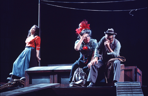 Brenda Roberts (Giorgetta), Fedora Barbieri (La Frugola), Federico Davia (Il Talpa), Il Tabarro, Giacomo Puccini. San Francisco Opera, 1975. Photographer: Greg Peterson/San Francisco Opera.