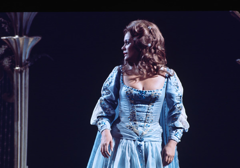 Kiri Te Kanawa (Pamina), Die Zauberflöte, Wolfgang Amadeus Mozart. San Francisco Opera, 1975. Photographer: Greg Peterson/San Francisco Opera.