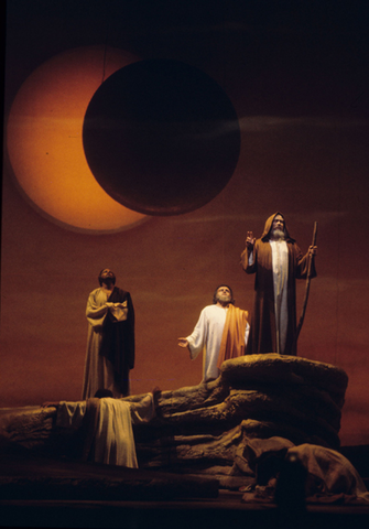 Sherrill Milnes (Athanaël), Alexander Malta (Palémon), Ensemble, Thaïs, Jules Massenet. San Francisco Opera, 1976-77. Photographer: Ron Scherl/San Francisco Opera.