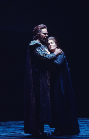 Hans Sotin (Wotan), Roberta Knie (Brünnhilde), Die Walküre, Richard Wagner. San Francisco Opera, 1976-77. Photographer: Ron Scherl/San Francisco Opera.