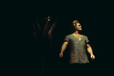 Jon Vickers (Siegmund), Die Walküre, Richard Wagner. San Francisco Opera, 1976-77. Photographer: Ron Scherl/San Francisco Opera.