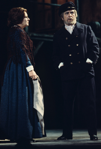 Heather Harper (Ellen Orford), Geraint Evans (Captain Balstrode), Peter Grimes, Benjamin Britten. San Francisco Opera, 1976-77. Photographer: Greg Peterson/San Francisco Opera.