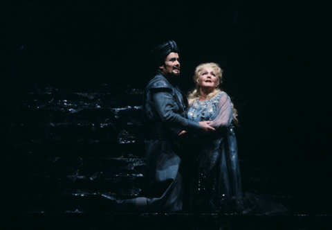 Matti Kastu (Emperor), Leonie Rysanek (Empress), Die Frau ohne Schatten, Richard Strauss. San Francisco Opera, 1976-77. Photographer: Greg Peterson/San Francisco Opera.