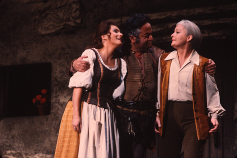 Sheri Greenawald (Marzelline), Marius Rintzler (Rocco), Gwyneth Jones (Fidelio/Leonore), Fidelio, Ludwig van Beethoven. San Francisco Opera, 1978. Photographer: Ron Scherl/San Francisco Opera.