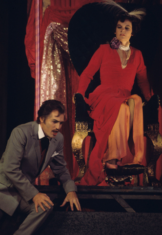 William Lewis (Albert Gregor), Anja Silja (Emilia Marty), Vĕc Makropulos, Leoš Janáček. San Francisco Opera, 1976-77. Photographer: Greg Peterson/San Francisco Opera.