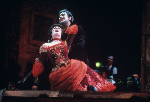 Noelle Rogers (Nedda), Plácido Domingo (Canio), Pagliacci, Ruggero Leoncavallo. San Francisco Opera, 1976-77. Photographer: Greg Peterson/San Francisco Opera.