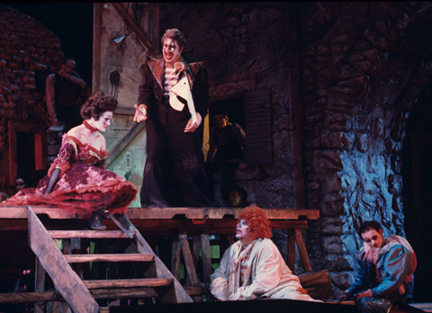 Noelle Rogers (Nedda), Plácido Domingo (Canio), Ingvar Wixell (Tonio), Joseph Frank (Beppe), Pagliacci, Ruggero Leoncavallo. San Francisco Opera, 1976-77. Photographer: Greg Peterson/San Francisco Opera.