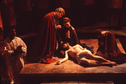 Douglas Lawrence (Jesus), Ensemble, The Passion According to Saint Matthew, Johann Sebastian Bach. San Francisco Opera/SPOT, 1973. Photographer: Carolyn Mason Jones/San Francisco Opera.