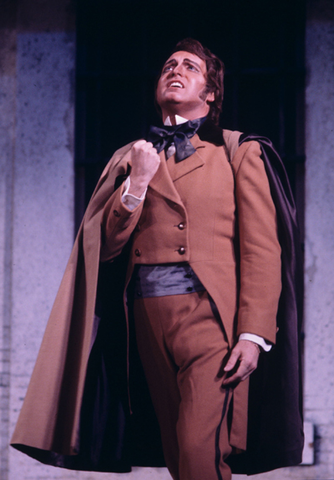 John Brecknock (Count Almaviva), Il Barbiere di Siviglia, Gioachino Rossini. San Francisco Opera, 1976-77. Photographer: Greg Peterson/San Francisco Opera.