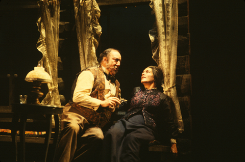 Chester Ludgin (Dikoy), Beverly Wolff (Marfa Kabanová), Kát'a Kabanová, Leoš Janáček. San Francisco Opera, 1977. Photographer: Ron Scherl/San Francisco Opera.