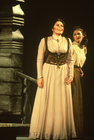 Elisabeth Söderström (Katya Kabanová), Susanne Marsee (Barbara), Kát'a Kabanová, Leoš Janáček. San Francisco Opera, 1977. Photographer: Ron Scherl/San Francisco Opera.