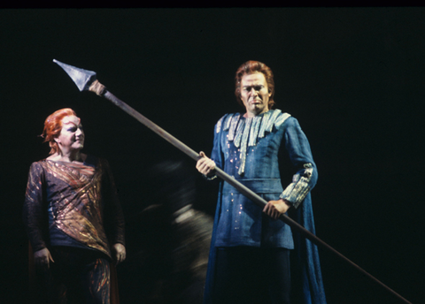 Ragnar Ulfung (Loge), Franz-Ferdinand Nentwig (Wotan), Das Rheingold, Richard Wagner. San Francisco Opera, 1977. Photographer: Ron Scherl/San Francisco Opera.