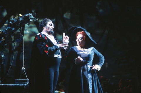 Giorgio Tozzi (Méphistophélès), Jocelyne Taillon (Marthe), Faust, Charles Gounod. San Francisco Opera, 1977. Photographer: Ron Scherl/San Francisco Opera.