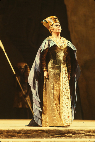 Fiorenza Cossotto (Amneris), Aida, Giuseppe Verdi. San Francisco Opera, 1977. Photographer: Ron Scherl/San Francisco Opera.