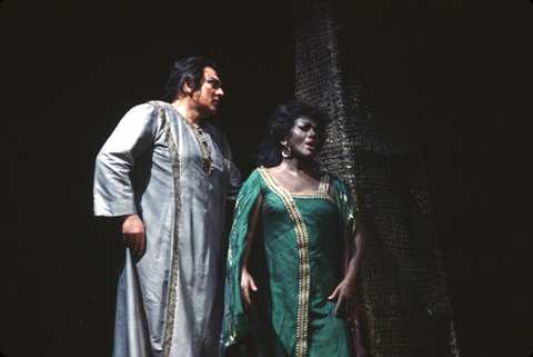 James McCracken (Radames), Maria Parazzini (Aida), Aida, Giuseppe Verdi. San Francisco Opera, 1977. Photographer: Ron Scherl/San Francisco Opera.