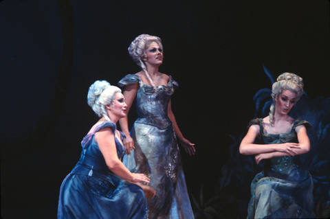 Eleanor Bergquist (Naiade), Pamela South (Echo), Gwendolyn Jones (Dryade), Ariadne auf Naxos, Richard Strauss. San Francisco Opera, 1977. Photographer: Ron Scherl/San Francisco Opera.