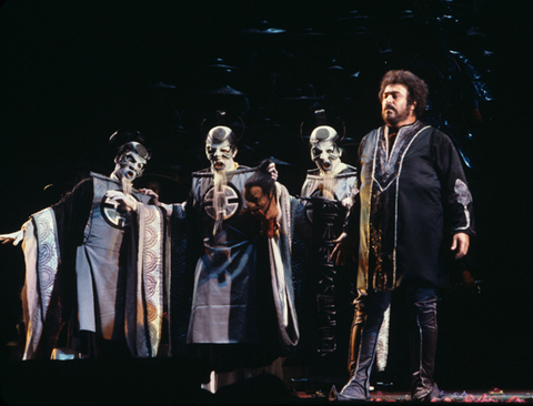 Dale Duesing (Ping), Rémy Corazza (Pang), Joseph Frank (Pong), Luciano Pavarotti (Calaf), Ensemble, Turandot, Giacomo Puccini. San Francisco Opera, 1977. Photographer: Ron Scherl/San Francisco Opera.