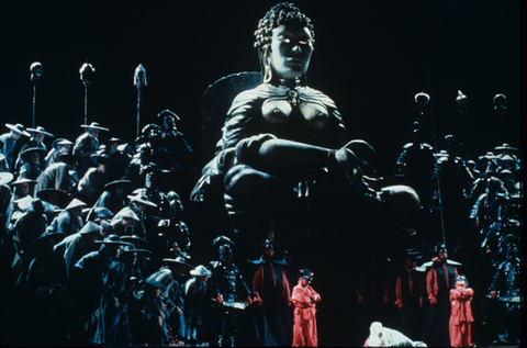 Act I, Ensemble, Turandot, Giacomo Puccini. San Francisco Opera, 1977. Photographer: Ron Scherl/San Francisco Opera.