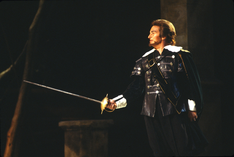 Giorgio Zancanaro (Riccardo), I Puritani, Vincenzo Bellini. San Francisco Opera, 1977. Photographer: Ron Scherl/San Francisco Opera.