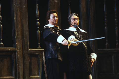 Giorgio Zancanaro (Riccardo), Bonaldo Giaiotti (Giorgio), I Puritani, Vincenzo Bellini. San Francisco Opera, 1977. Photographer: Ron Scherl/San Francisco Opera.