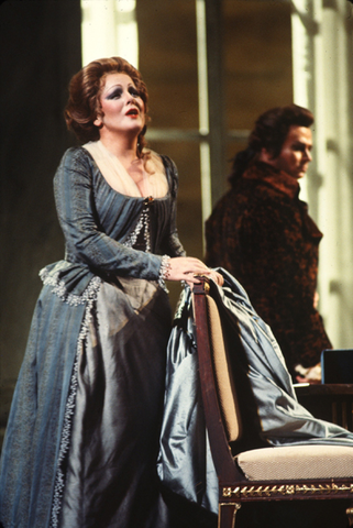 Katia Ricciarelli (Amelia), Yuri Mazurok (Renato), Un Ballo in Maschera, Giuseppe Verdi. San Francisco Opera, 1977. Photographer: Ron Scherl/San Francisco Opera.