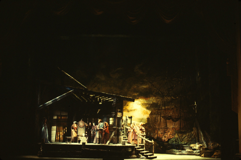 Patricia Payne (Ulrica), José Carreras (Riccardo), Ensemble, Un Ballo in Maschera, Giuseppe Verdi. San Francisco Opera, 1977. Photographer: Ron Scherl/San Francisco Opera.