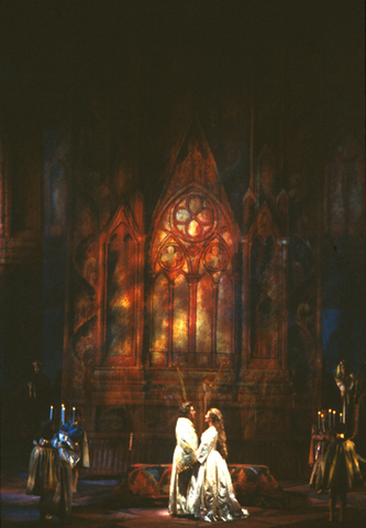 Guy Chauvet (Lohengrin), Anne Evans (Elsa), Supernumeraries, Lohengrin, Richard Wagner. San Francisco Opera, 1978. Photographer: Ron Scherl/San Francisco Opera.