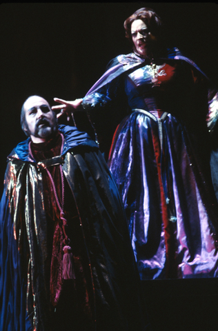 Riamund Herincx (Telramund), Janis Martin (Ortrud), Lohengrin, Richard Wagner. San Francisco Opera, 1978. Photographer: Ron Scherl/San Francisco Opera.