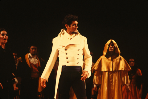 Ellen Shade (Donna Elvira), Justino Diaz (Don Giovanni), Joseph McKee (Masetto), David Rendall (Don Ottavio), Ensemble, Don Giovanni, Wolfgang Amadeus Mozart. San Francisco Opera, 1978. Photographer: Ron Scherl/San Francisco Opera.