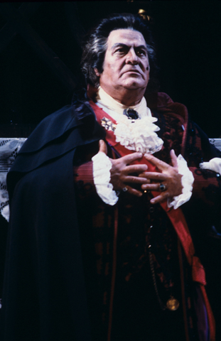 Giuseppe Taddei (Scarpia), Tosca, Giacomo Puccini. San Francisco Opera, 1978. Photographer: Ron Scherl/San Francisco Opera.