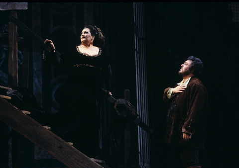 Montserrat Caballé (Tosca), Luciano Pavarotti (Cavaradossi), Tosca, Giacomo Puccini. San Francisco Opera, 1978. Photographer: Ron Scherl/San Francisco Opera.