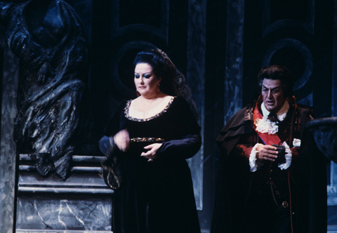 Montserrat Caballé (Tosca), Giuseppe Taddei (Scarpia), Tosca, Giacomo Puccini. San Francisco Opera, 1978. Photographer: Ron Scherl/San Francisco Opera.